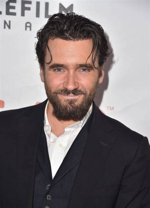 Allan Hawco Height, Weight, Net Worth, Age, Birthday, Wikipedia, Who, Instagram, Biography