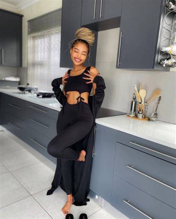 Amogelang Manyisa Height, Weight, Net Worth, Age, Birthday, Wikipedia, Who, Nationality, Biography