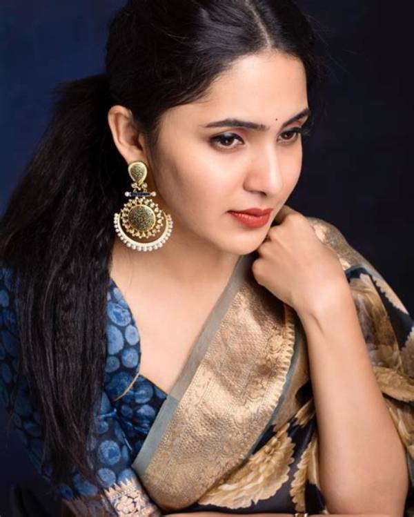 Anushka Sarkate Height, Weight, Net Worth, Age, Birthday, Wikipedia, Who, Nationality, Biography