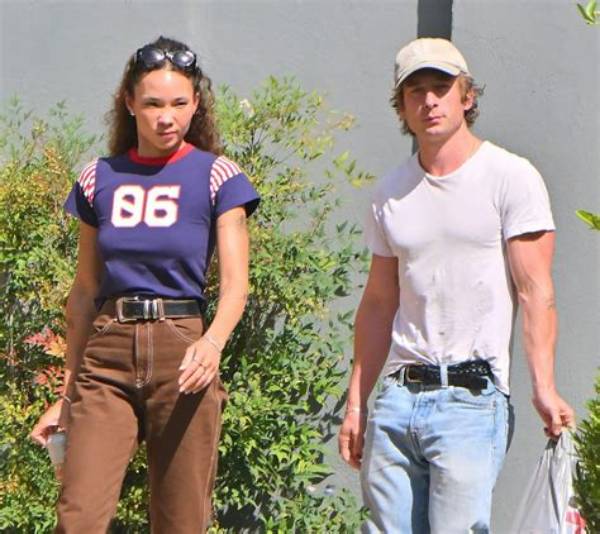 Are Jeremy Allen White and Ashley Moore Dating?