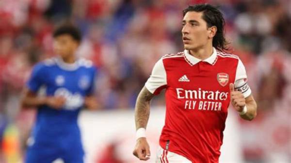 Barcelona Considering Hector Bellerin as Juan Foyth Alternative