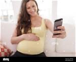 Capturing the Moment: the Photo of Pregnant Michelle Obama