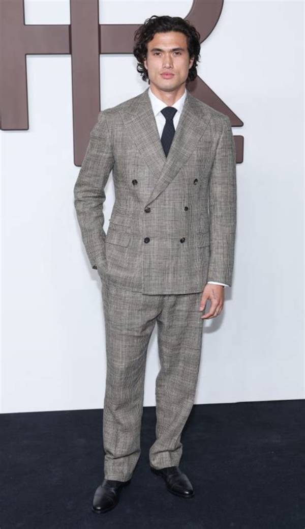 Charles Melton Height, Weight, Net Worth, Age, Birthday, Wikipedia, Who, Instagram, Biography