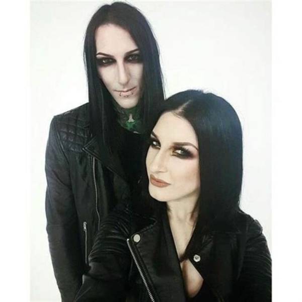 Chris Motionless Is Not Married. Dating Girlfriend: Gaiapatra. Kids: Riley Cerulli