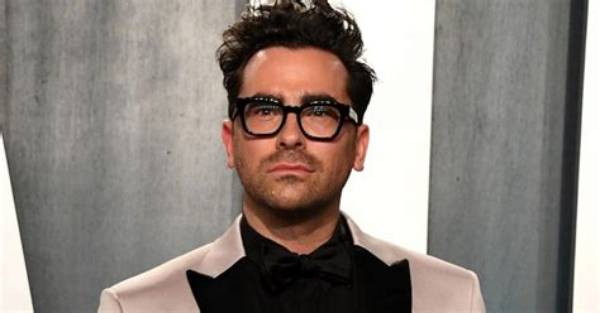 Dan Levy Height, Weight, Net Worth, Age, Birthday, Wikipedia, Who, Nationality, Biography