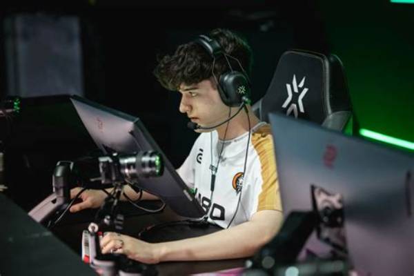 Daniel Vucenovic – Nrg Eeiu Height, Weight, Net Worth, Age, Birthday, Wikipedia, Who, Instagram, Biography