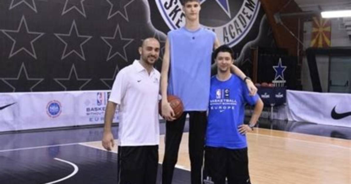 Discover the Astonishing Height of Robert Bobroczky