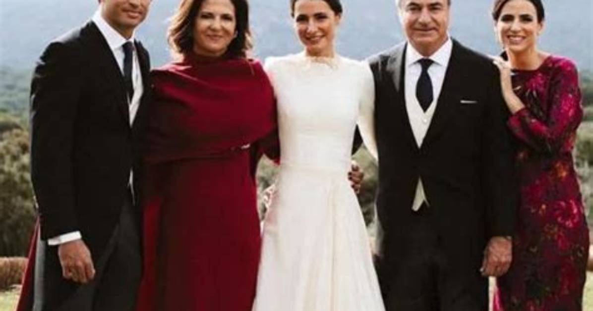 Does Carlos Sainz Jr. Have a Sister?