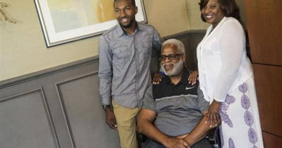 Earl Campbell Is Married to Wife: Reuna Smith. Kids: Tyler Campbell, Christian Campbell.
