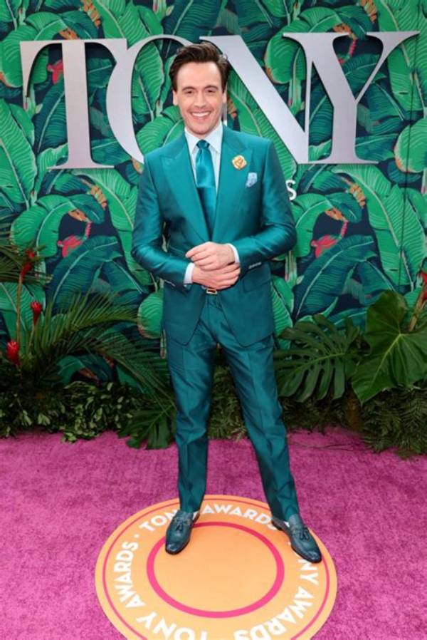 Erich Bergen Height, Weight, Net Worth, Age, Birthday, Wikipedia, Who, Nationality, Biography