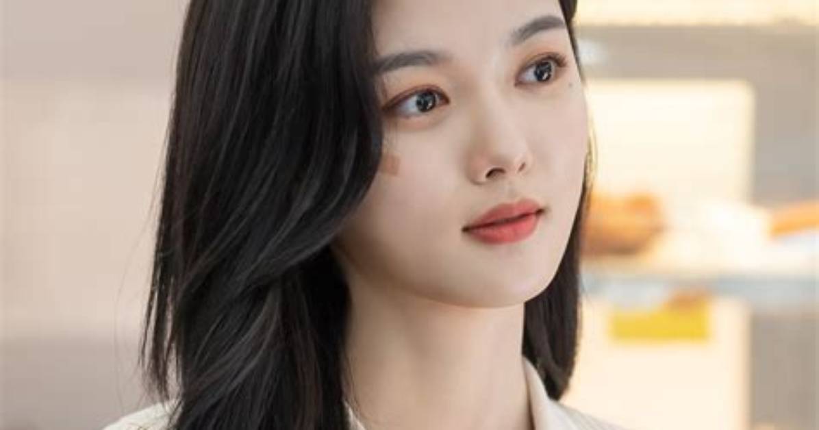 Exploring Kim Yoo Jung's Height in Feet: a Closer Look at the Rising Star