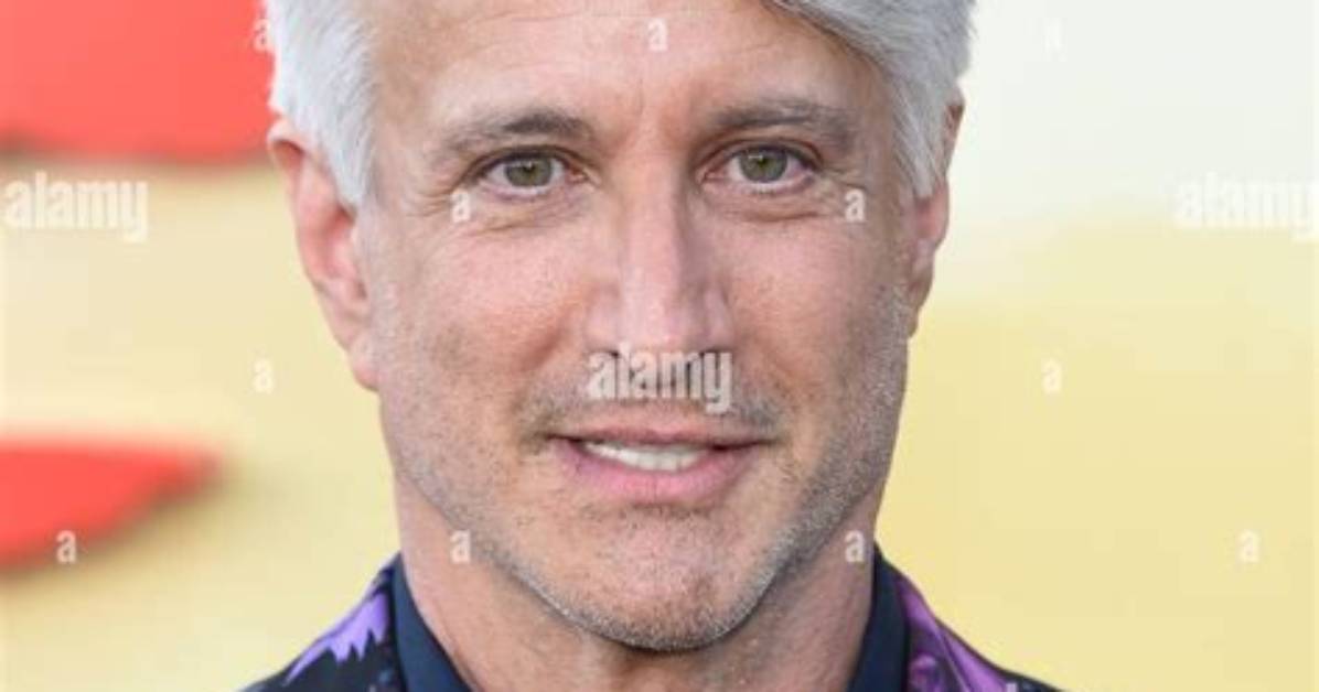 Exploring the Fascinating World of Bronson Pinchot Relationships