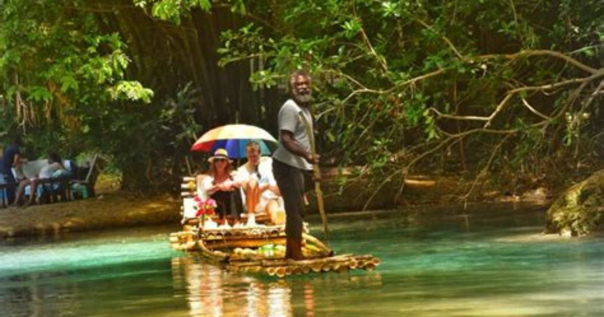 Exploring the Uniqueness of the Jamaican Raft Video Featuring a Plastic Bag