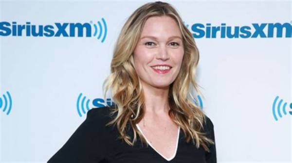 Is Julia Stiles Transgender, Does She Have a Husband and Where Is She Now?