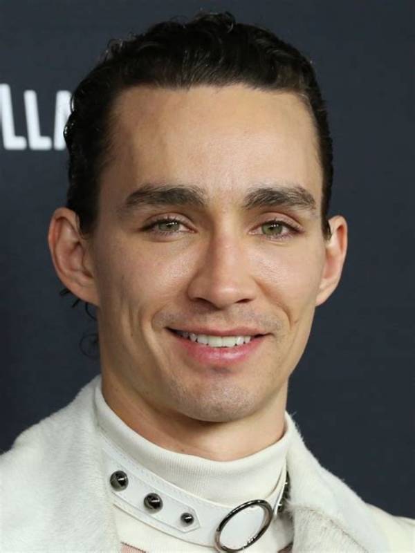 Is Robert Sheehan Gay? What Did He Say About His Sexuality?