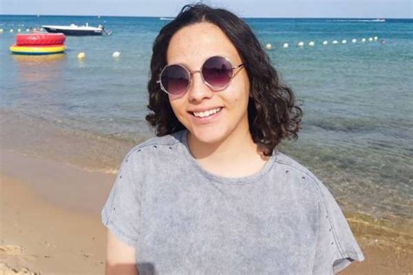 Is Sarra Guezguez Dead or Still Alive? Eya Guezguez Twin Sister – Accident Details