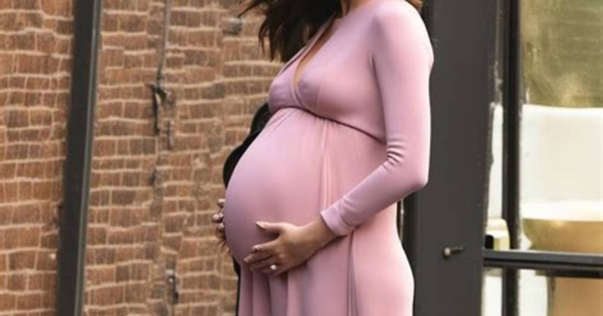 Is Selena Gomez Pregnant with Child? Exclusive!