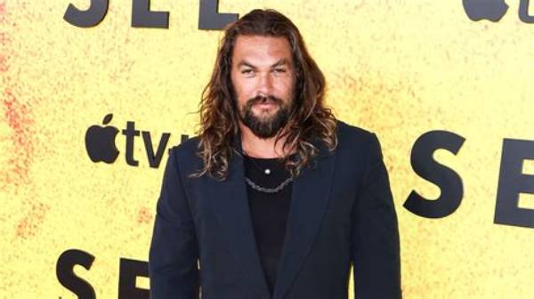 Jason Momoa Bares Butt While Stripping Down to Hawaiian Malo: I ‘Don’t Like Wearing Clothes Anymore’