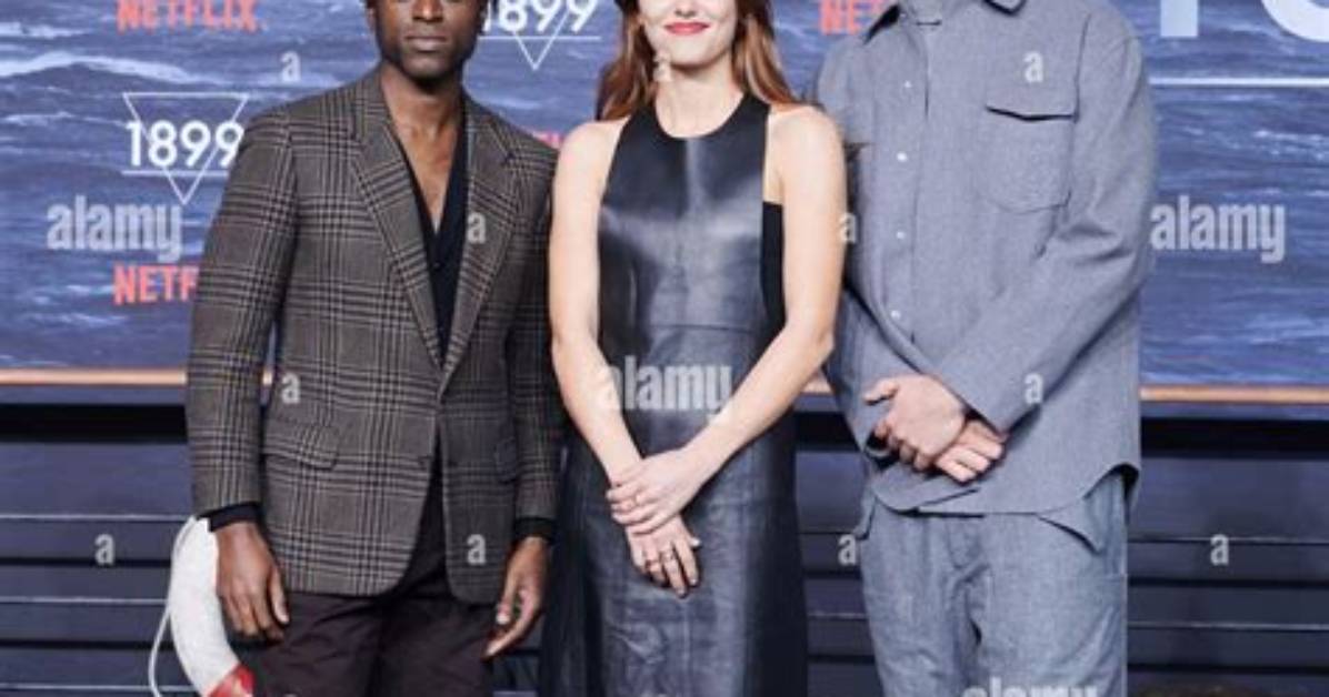 Jonas Bloquet Height Compared to Other Cast Members of 1899