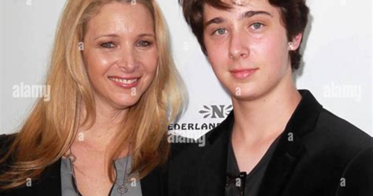 Julian's Stern Admiration for Lisa Kudrow: a Hollywood Friendship