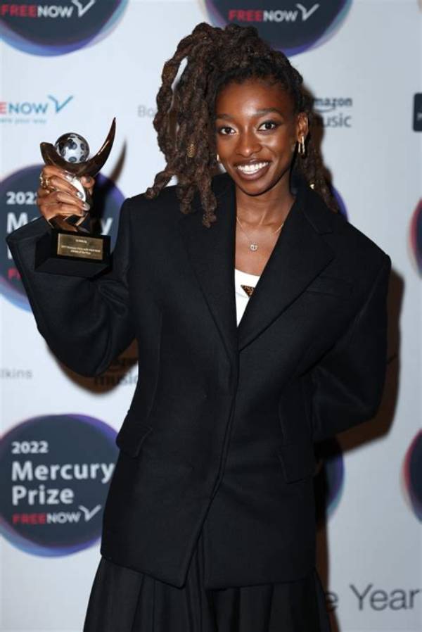 Little Simz Height, Weight, Net Worth, Age, Birthday, Wikipedia, Who, Nationality, Biography