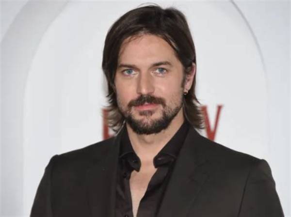 Lucas Bravo Height, Weight, Net Worth, Age, Wiki, Who, Instagram, Biography