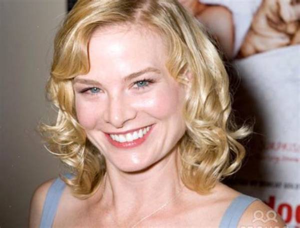 Melinda Page Hamilton Height, Weight, Net Worth, Age, Birthday, Wikipedia, Who, Nationality, Biography