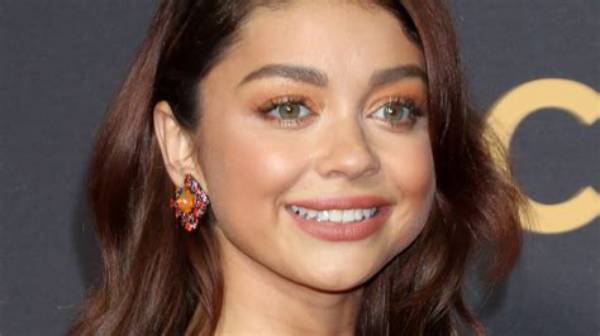 ‘Modern Family’ Stars Reunite for Sarah Hyland and Wells Adams’ Wedding