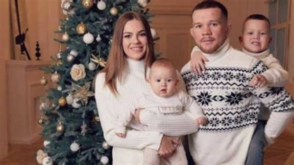 Petr Yan Is Married to Wife: Julia Yan. Kids: Daniil, Konstantin