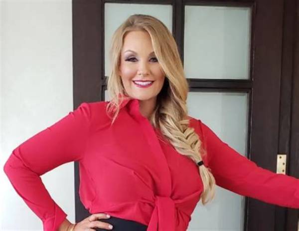 Rebecca Sweet Height, Weight, Net Worth, Age, Birthday, Wikipedia, Who, Instagram, Biography