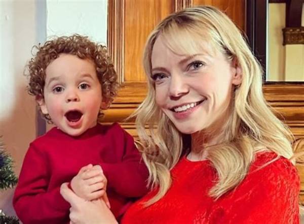 Riki Lindhome Husband – Is She Married? Net Worth, Parents and Siblings