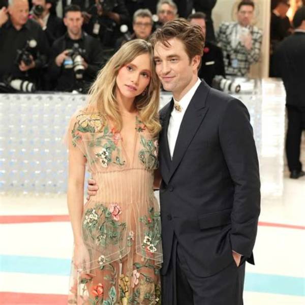 Robert Pattinson and Girlfriend Suki Waterhouse Net Worth Net Worth Difference, How Long Have They Been Together?