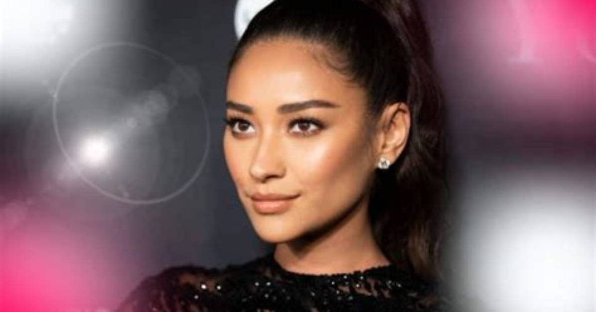 Shay Mitchell Height, Age, Boyfriend, Biography, Wiki, Net Worth