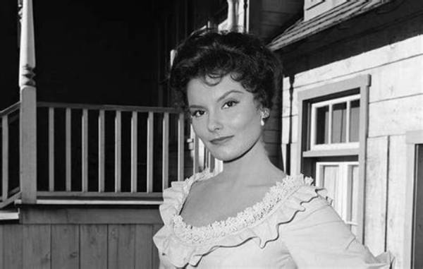 Suzanne Lloyd Height, Weight, Net Worth, Age, Birthday, Wikipedia, Who, Instagram, Biography