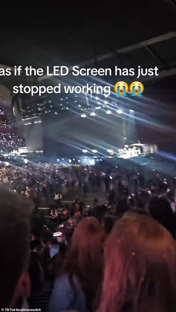 Taylor Swift Fans Complain of Glitch in Spotify After Release of Her Songs All of the Girls You Loved Before, Eyes Open
