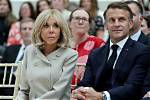 Unraveling the Mystery: Does Macron's Wife Wear a Wig?
