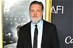 Unveiling the Age of Russell Crowe
