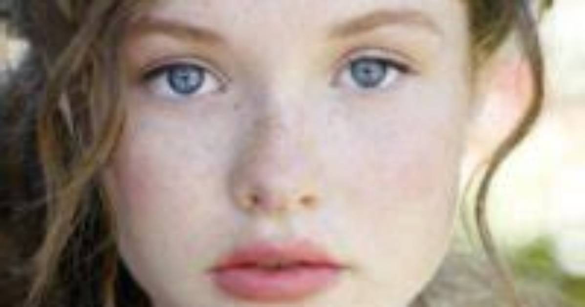 Unveiling the Heart: Who Is Zoe Colletti Dating?