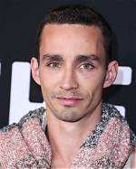 What Is Robert Sheehan Pronouns? Meet ‘The Umbrella Academy’ Actor Partner