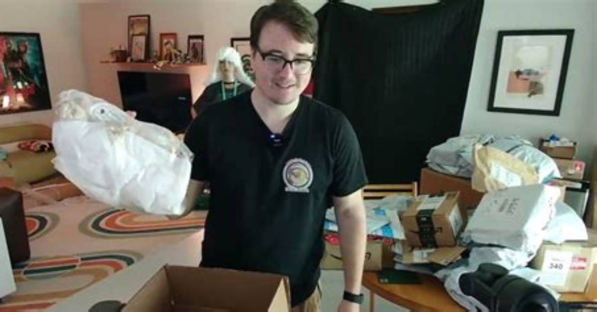 Who Is General Sam? Twitch Streamer Sent Dead Pig by Fan, Revealed in Unboxing Video