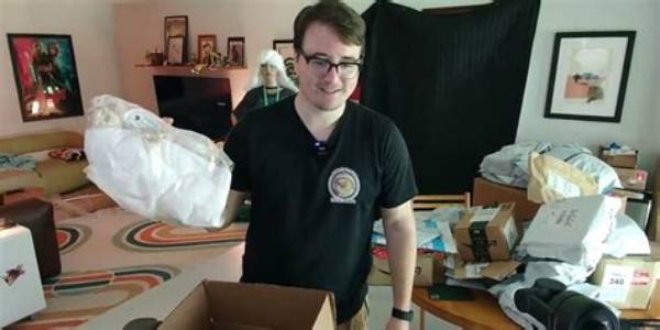 Who Is General Sam? Twitch Streamer Sent Dead Pig by Fan, Revealed in Unboxing Video