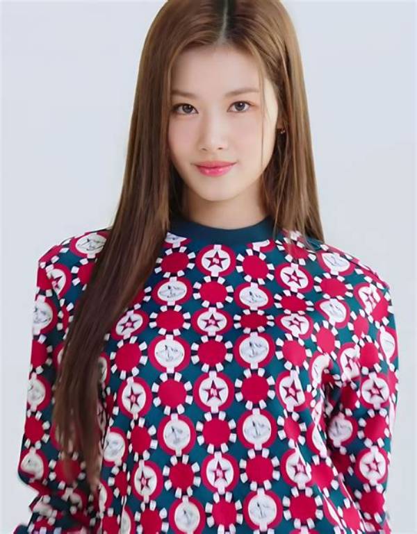 Who Is Minatozaki Sana and What Is She Known for?