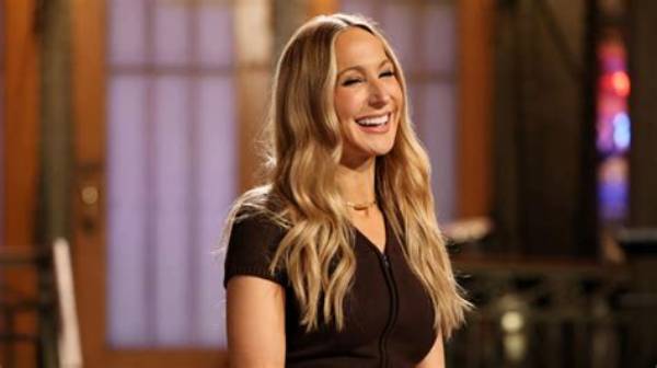 Why Do Fans Think Nikki Glaser Is Pregnant in 2022? Update on Her Realtionship with Chris Convy